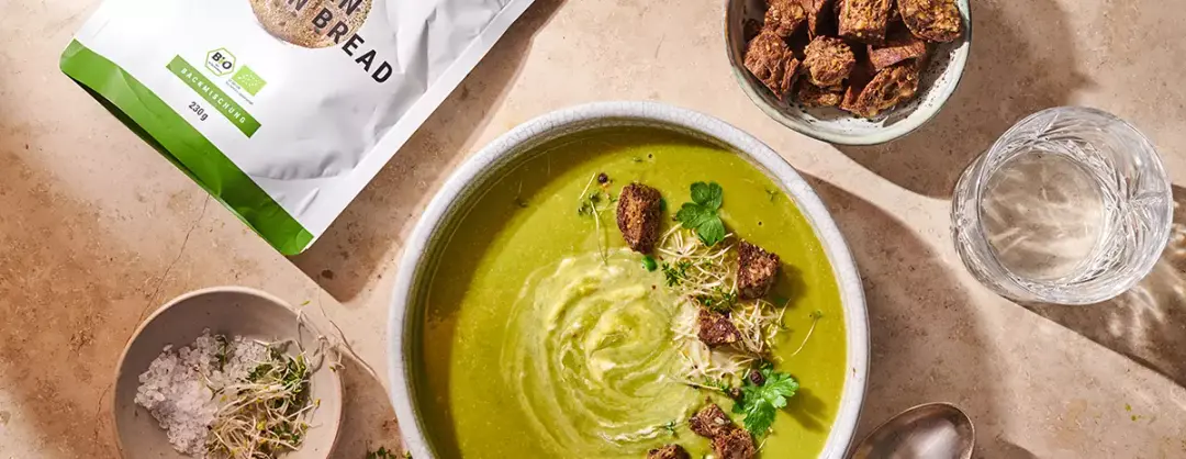Soupe de petit pois riche en protéines