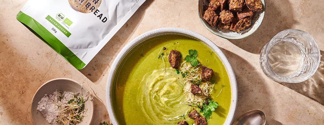 Soupe de petit pois riche en protéines