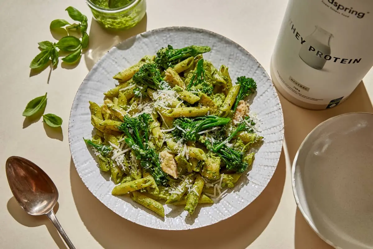 Pâtes au poulet avec pesto d’avocat Pâtes au poulet avec pesto d’avocat
