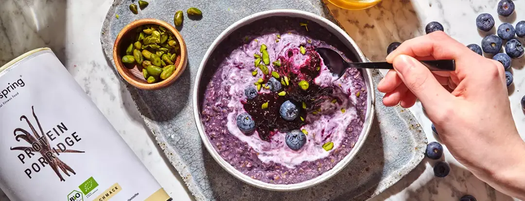 Porridge protéiné aux myrtilles