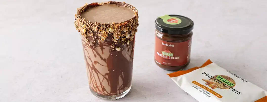 Shake vegan choco-noisette au topping caramel
